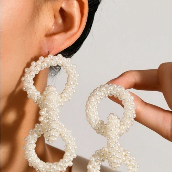 REVOLVE Willow Earrings in White NWOT - Picture 3 of 4
